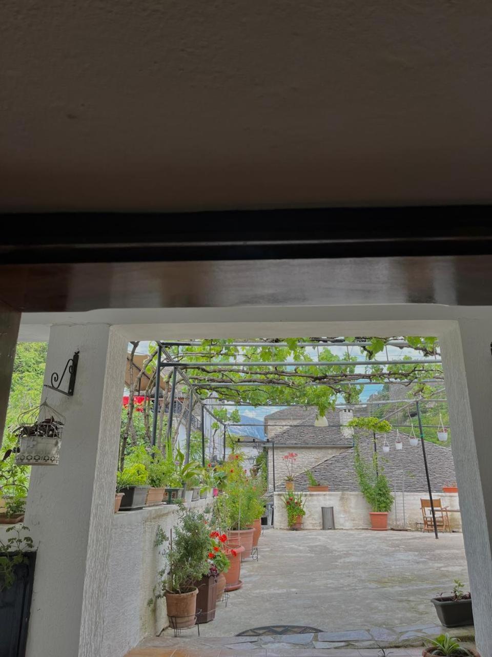 Andria'S Apartment ジロカストラ エクステリア 写真